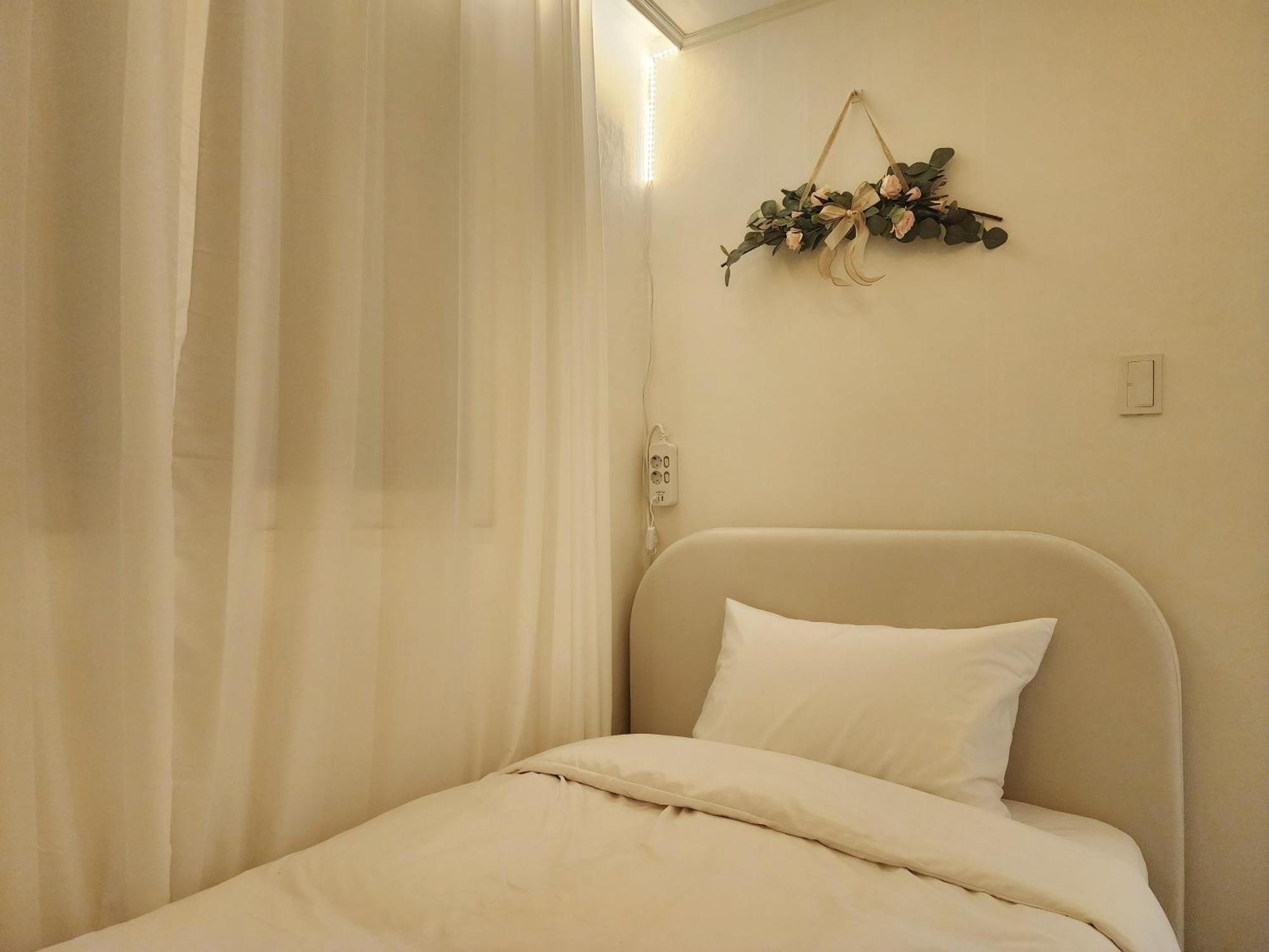 Apartment Gyedong Byeolchae, Bukchon Hanok Village & Namsan Tower View Warm Morning Sunshine Tranquil Rest