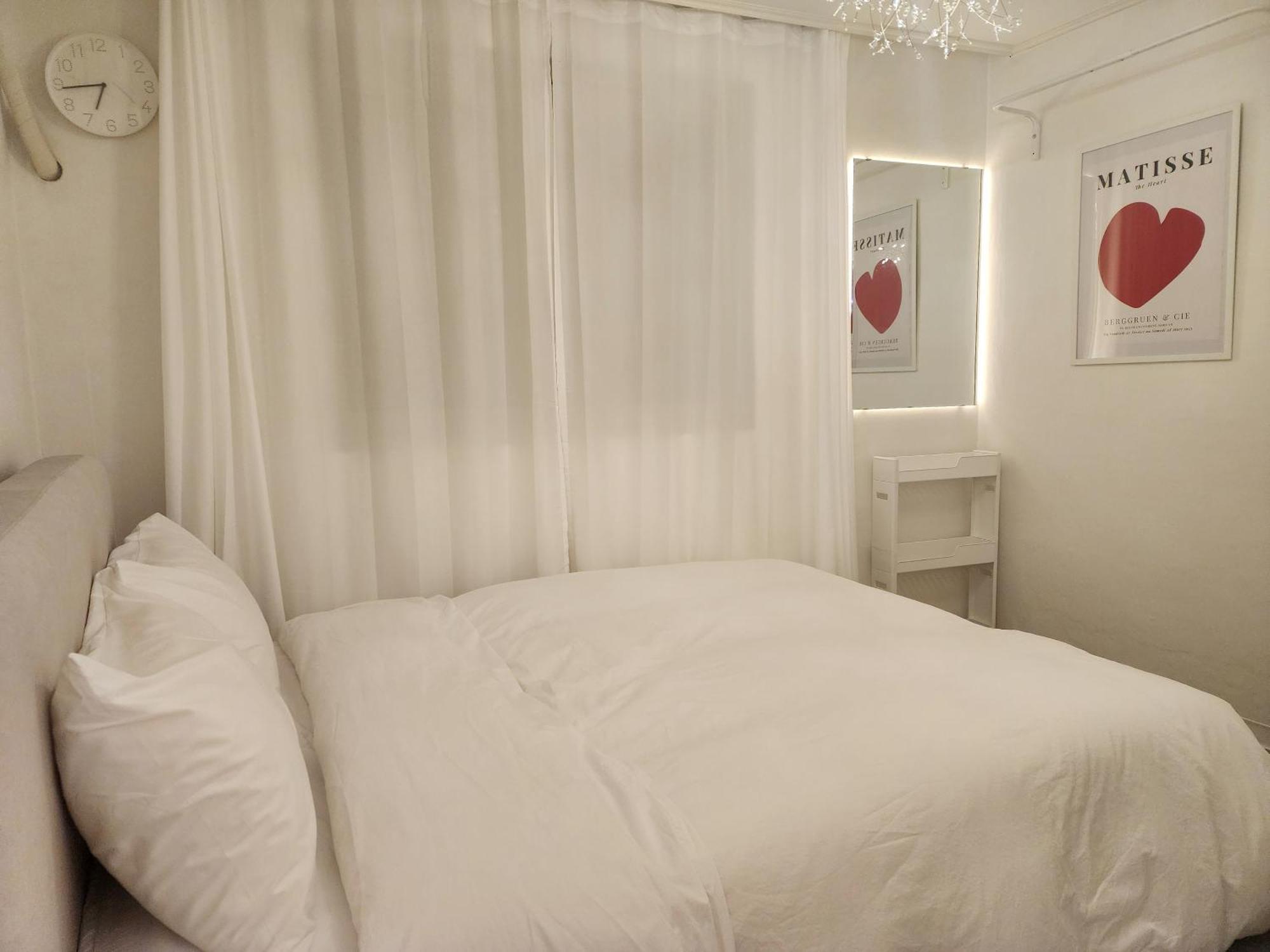 Gyedong Byeolchae, Bukchon Hanok Village & Namsan Tower View Warm Morning Sunshine Tranquil Rest Apartment *