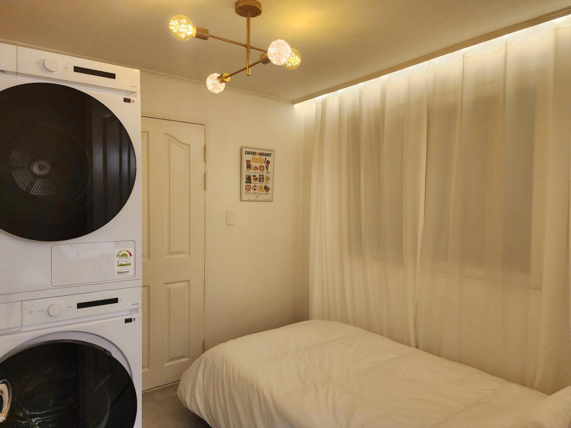 Apartment Gyedong Byeolchae, Bukchon Hanok Village & Namsan Tower View Warm Morning Sunshine Tranquil Rest *