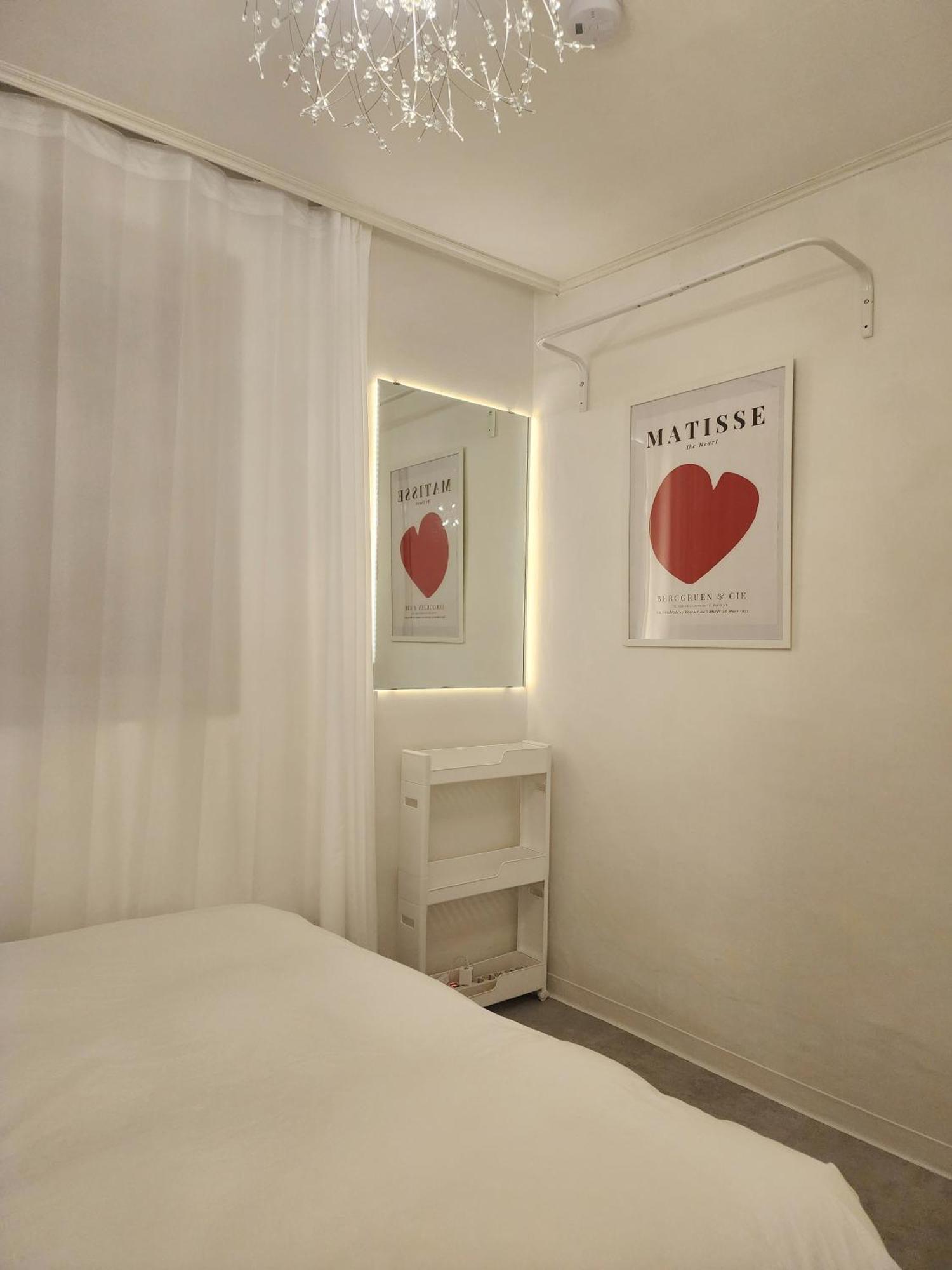 Apartment Gyedong Byeolchae, Bukchon Hanok Village & Namsan Tower View Warm Morning Sunshine Tranquil Rest Seoul