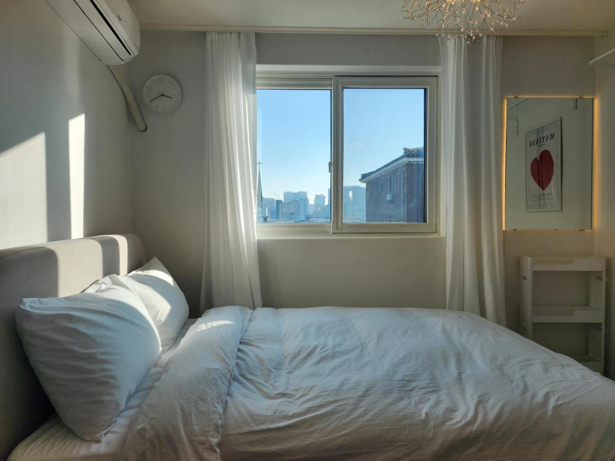 Apartment Gyedong Byeolchae, Bukchon Hanok Village & Namsan Tower View Warm Morning Sunshine Tranquil Rest