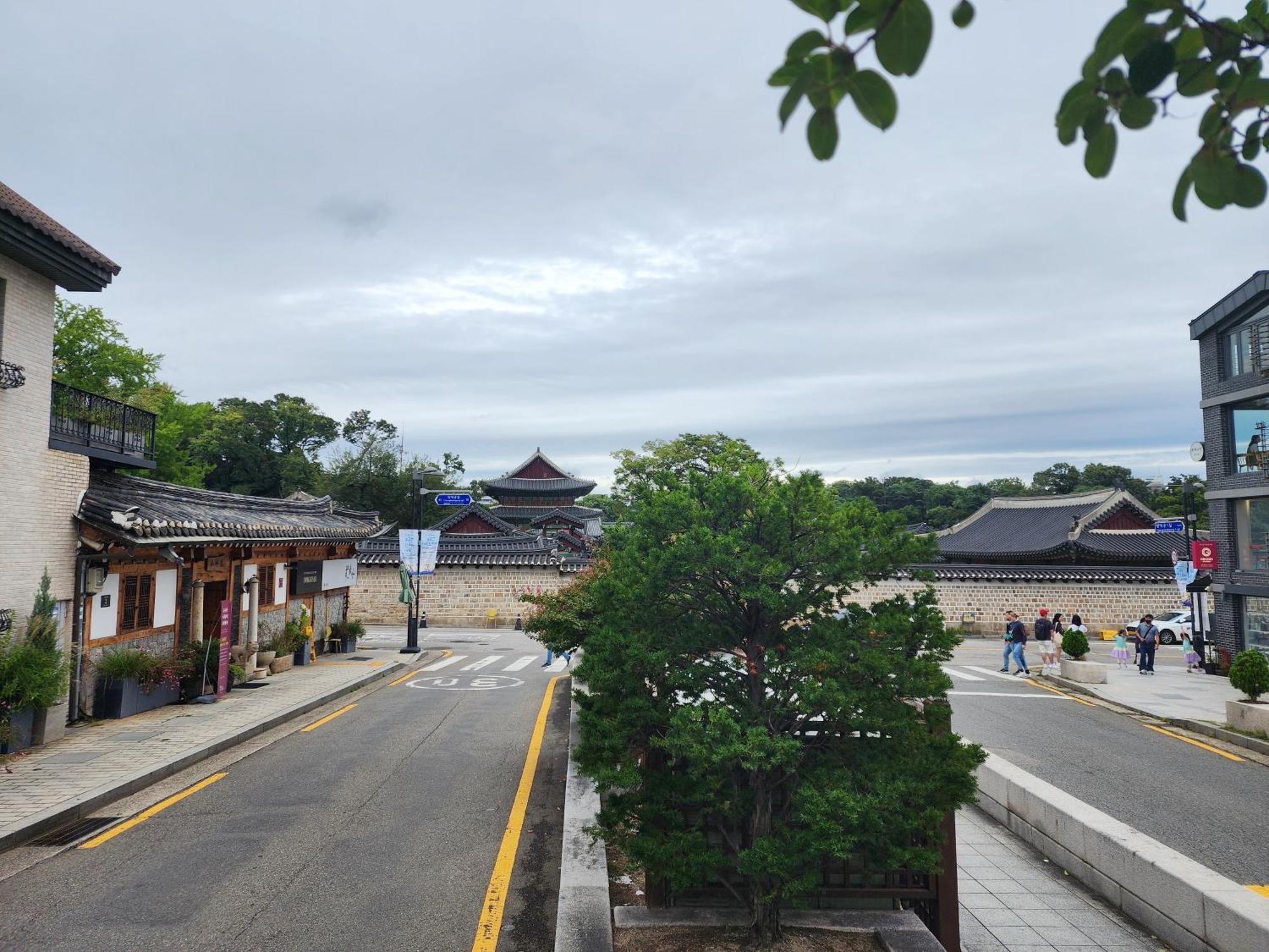 Gyedong Byeolchae, Bukchon Hanok Village & Namsan Tower View Warm Morning Sunshine Tranquil Rest Apartment *