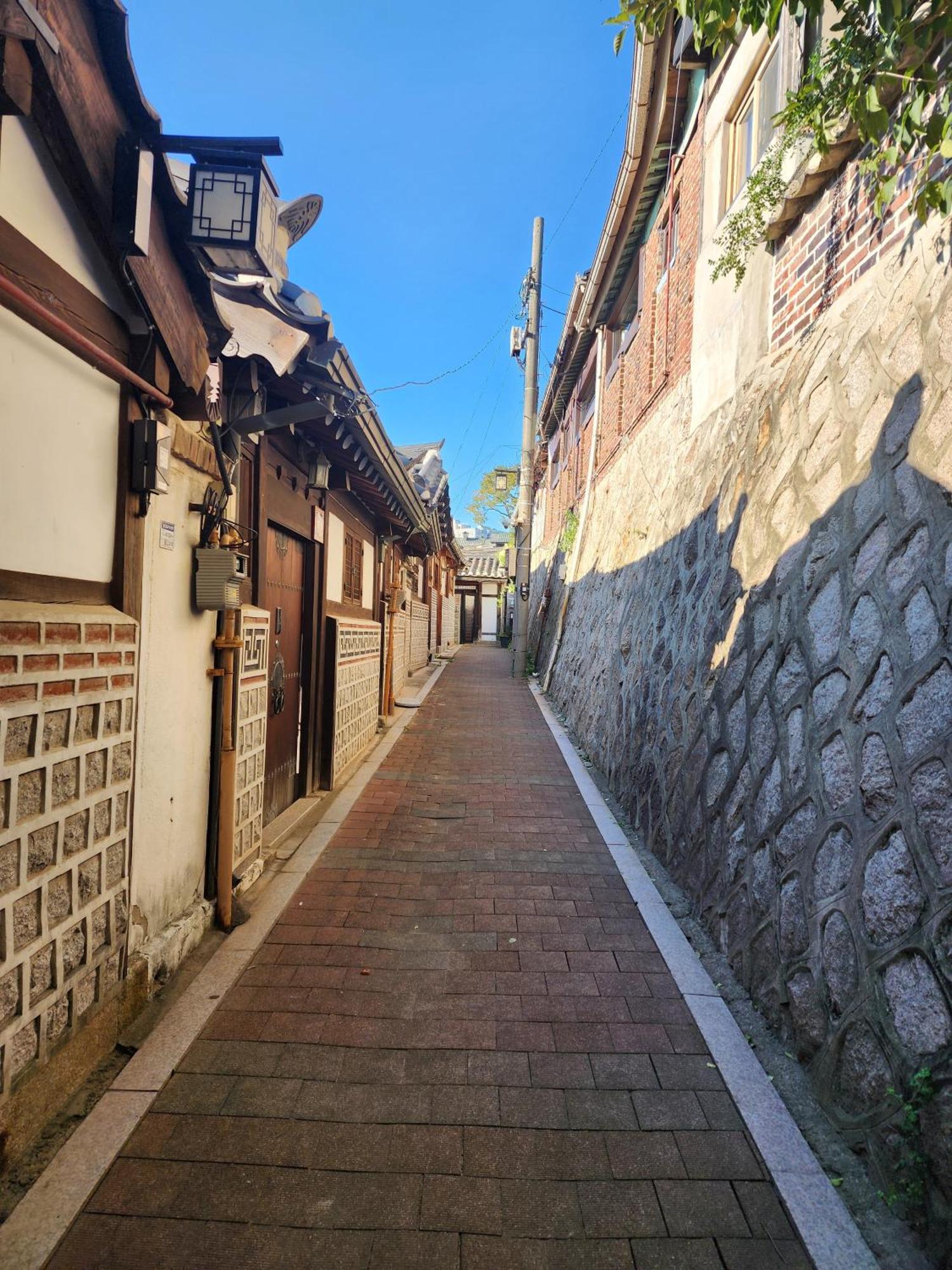 Apartment Gyedong Byeolchae, Bukchon Hanok Village & Namsan Tower View Warm Morning Sunshine Tranquil Rest