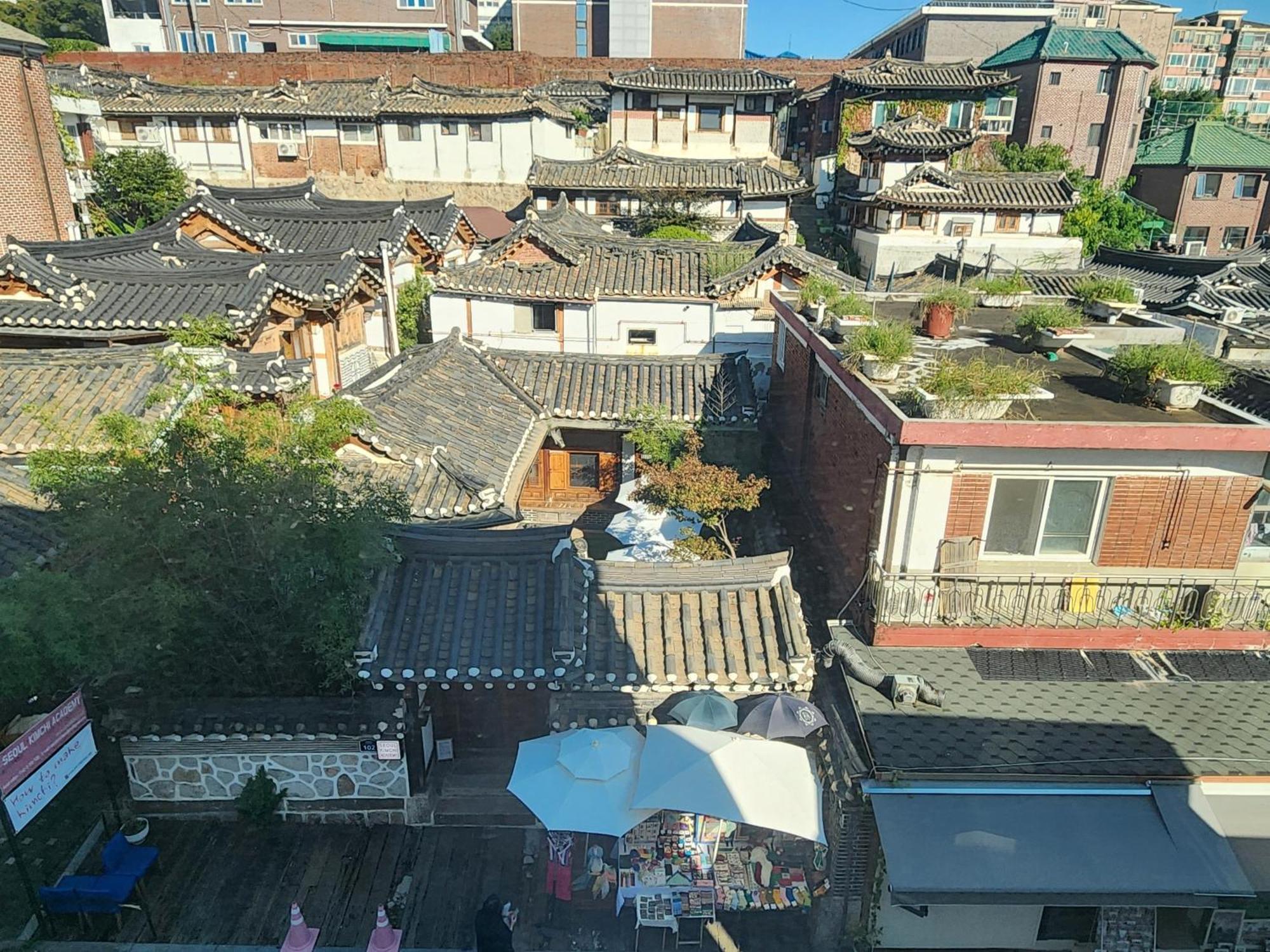 Apartment Gyedong Byeolchae, Bukchon Hanok Village & Namsan Tower View Warm Morning Sunshine Tranquil Rest Seoul