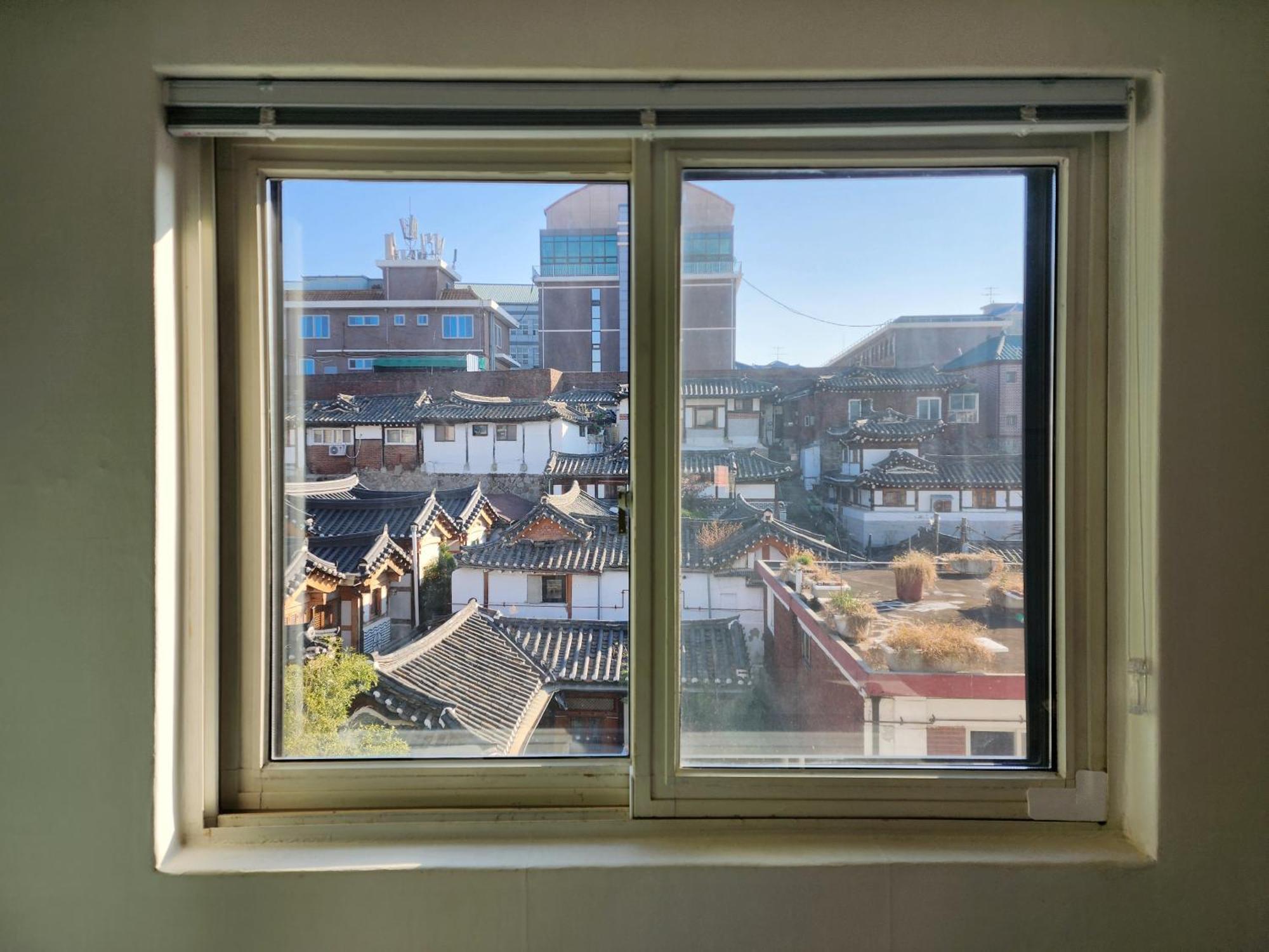 Gyedong Byeolchae, Bukchon Hanok Village & Namsan Tower View Warm Morning Sunshine Tranquil Rest * Seoul